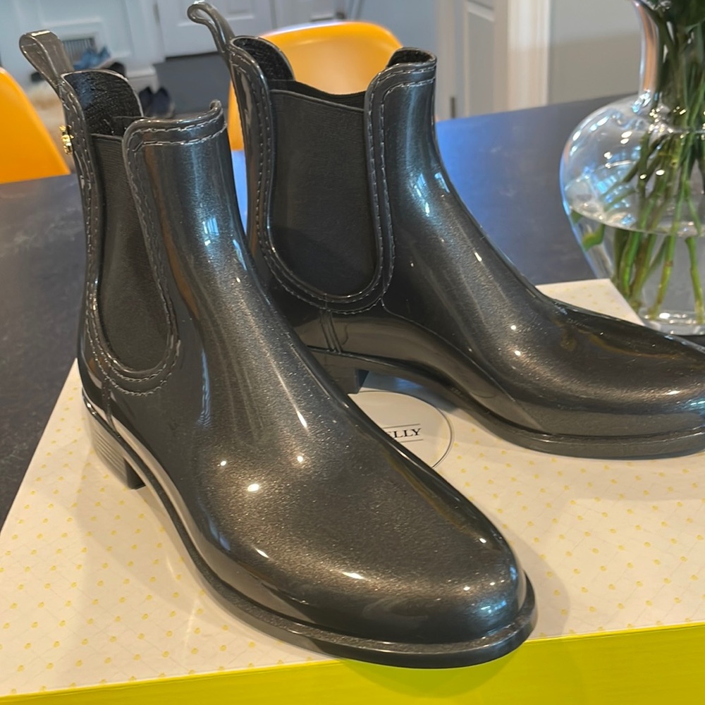 NEW! Lemon Jelly grey ankle rubber boot. So stylish. Size 37. Never worn!